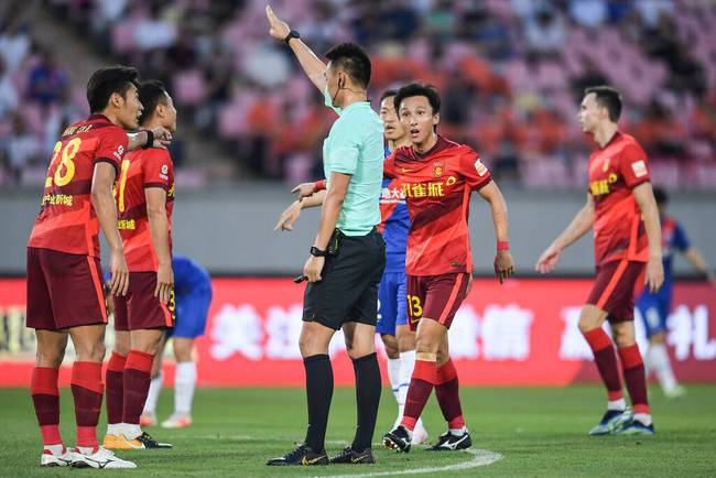 开云体育登录-金州勇士迎中超关键赛；集结日临场应变；质疑声仍在；数据趋势出现新变化的简单介绍